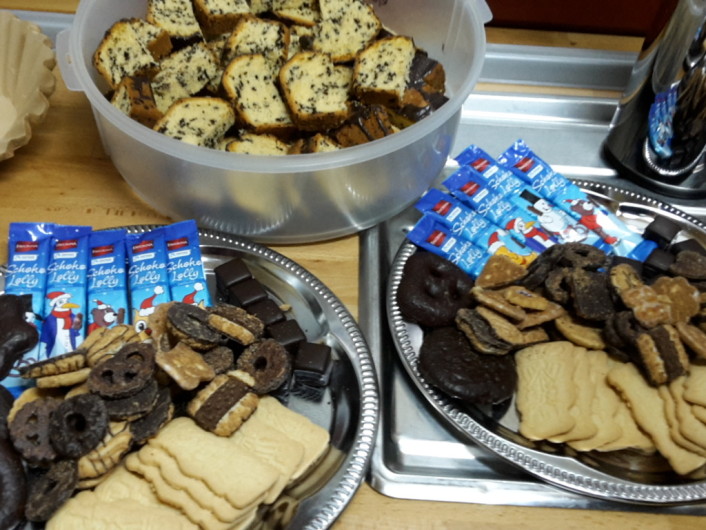 Kuchen und Schokolade für die Jugendlichen und deren Betreuer